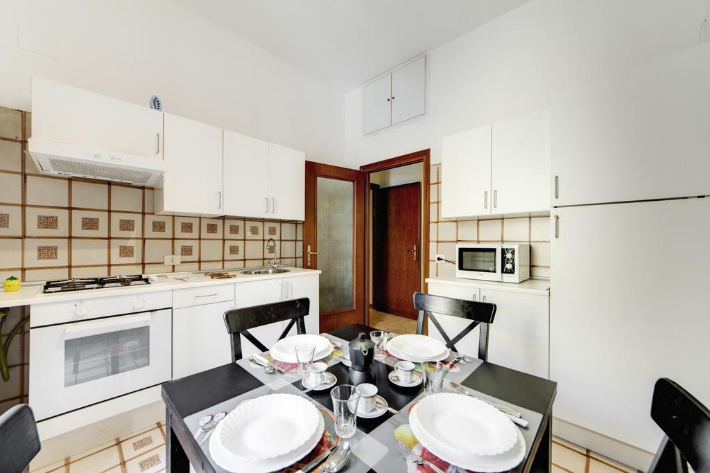 Apartment Colosseo Rzym Pokój zdjęcie